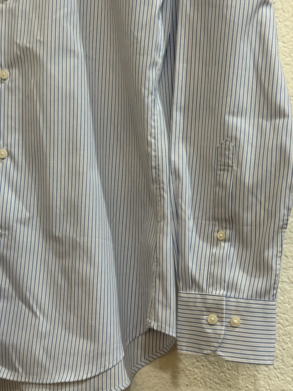 Uniqlo Men’s Light Blue and White Pinstripe Dress Shirt Small - Picture 5 of 13